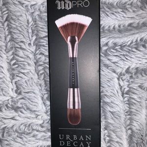 Urban Decay Makeup brush
